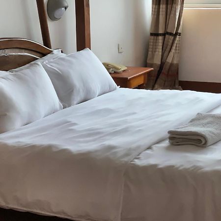 Entebbe Flights Motel Екстер'єр фото