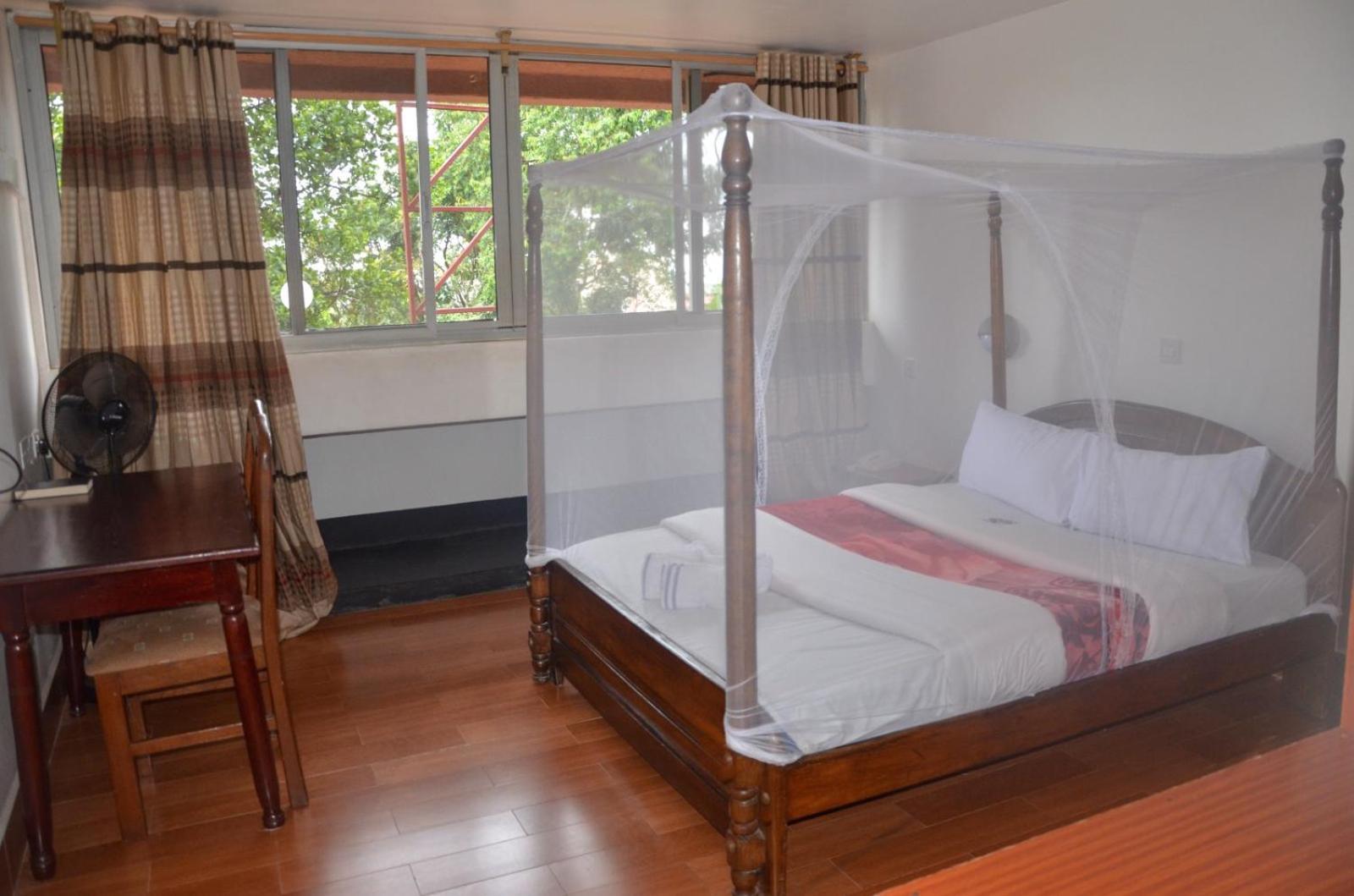 Entebbe Flights Motel Екстер'єр фото