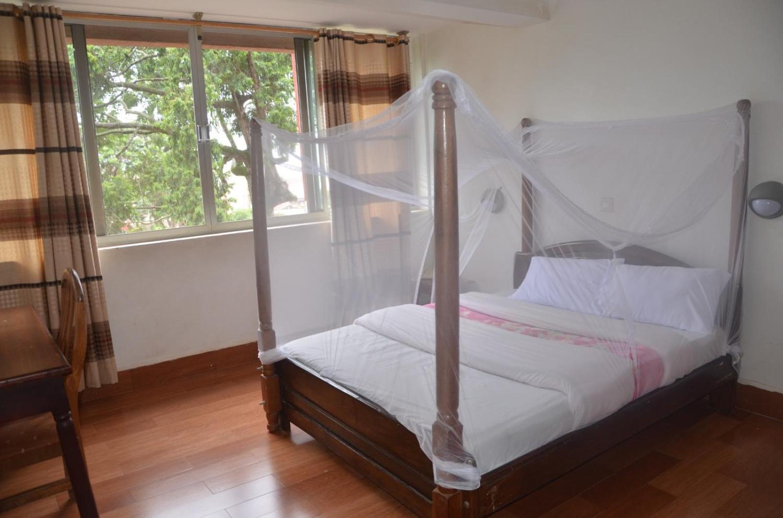 Entebbe Flights Motel Екстер'єр фото