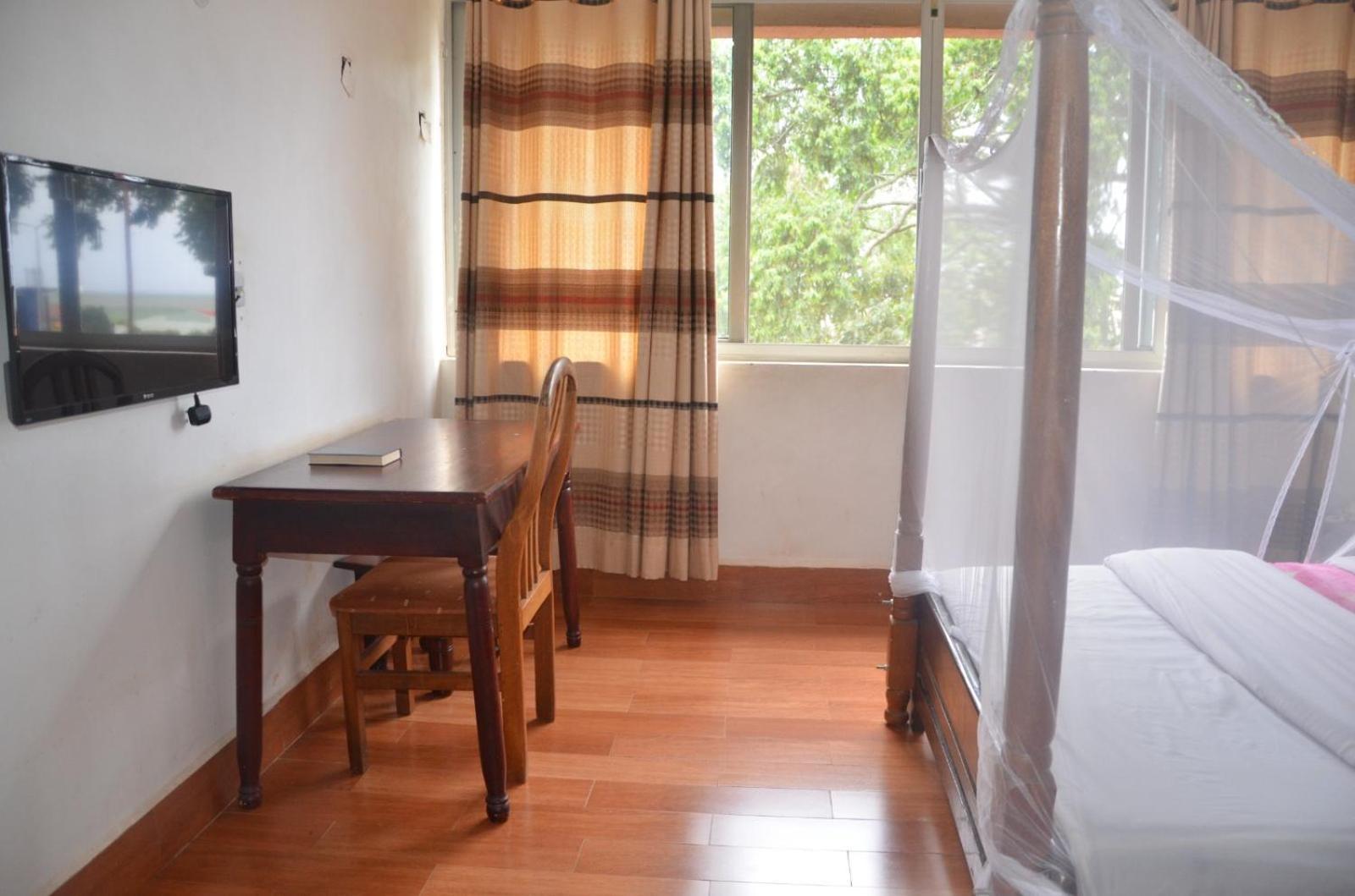 Entebbe Flights Motel Екстер'єр фото