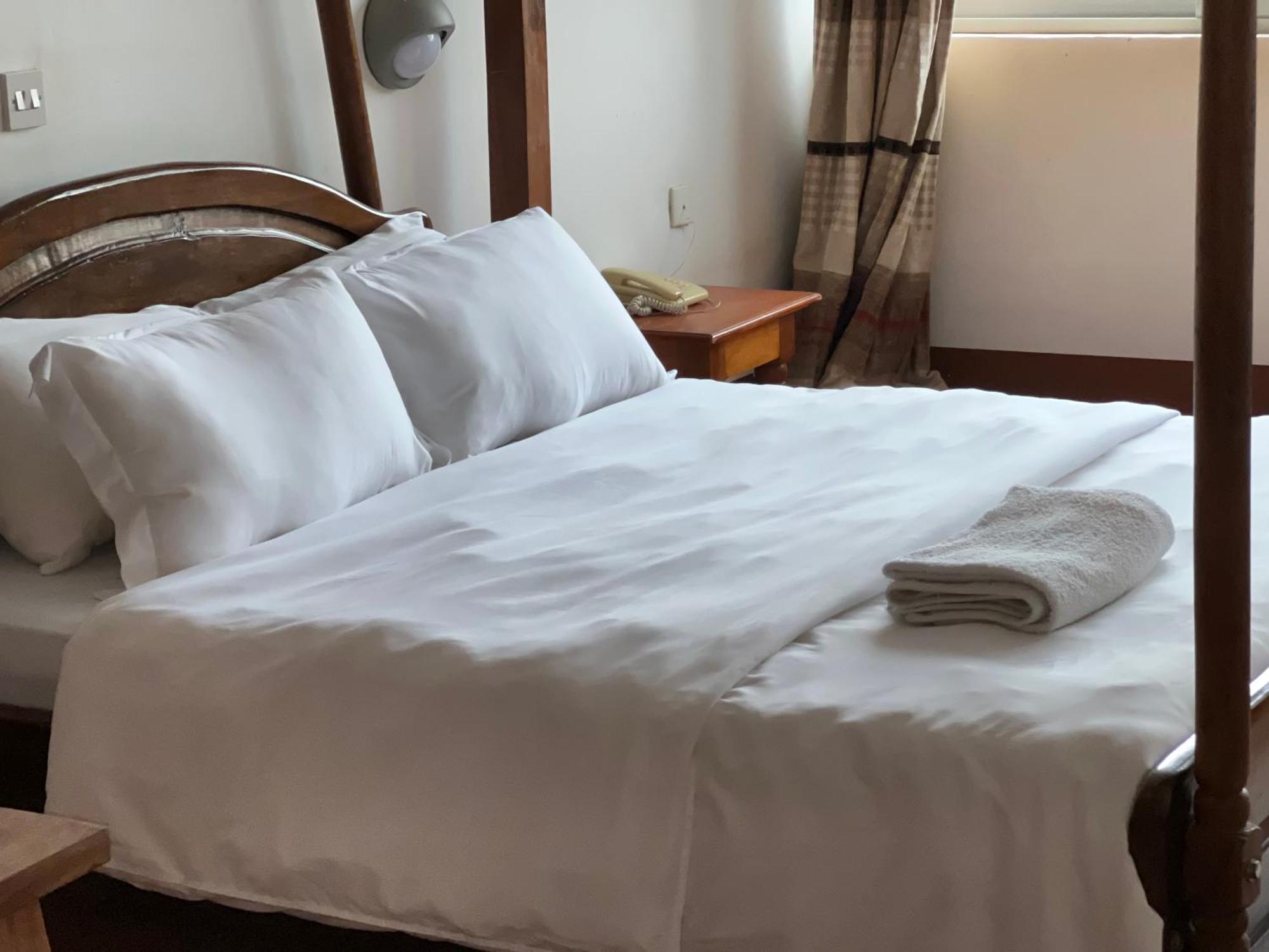 Entebbe Flights Motel Екстер'єр фото