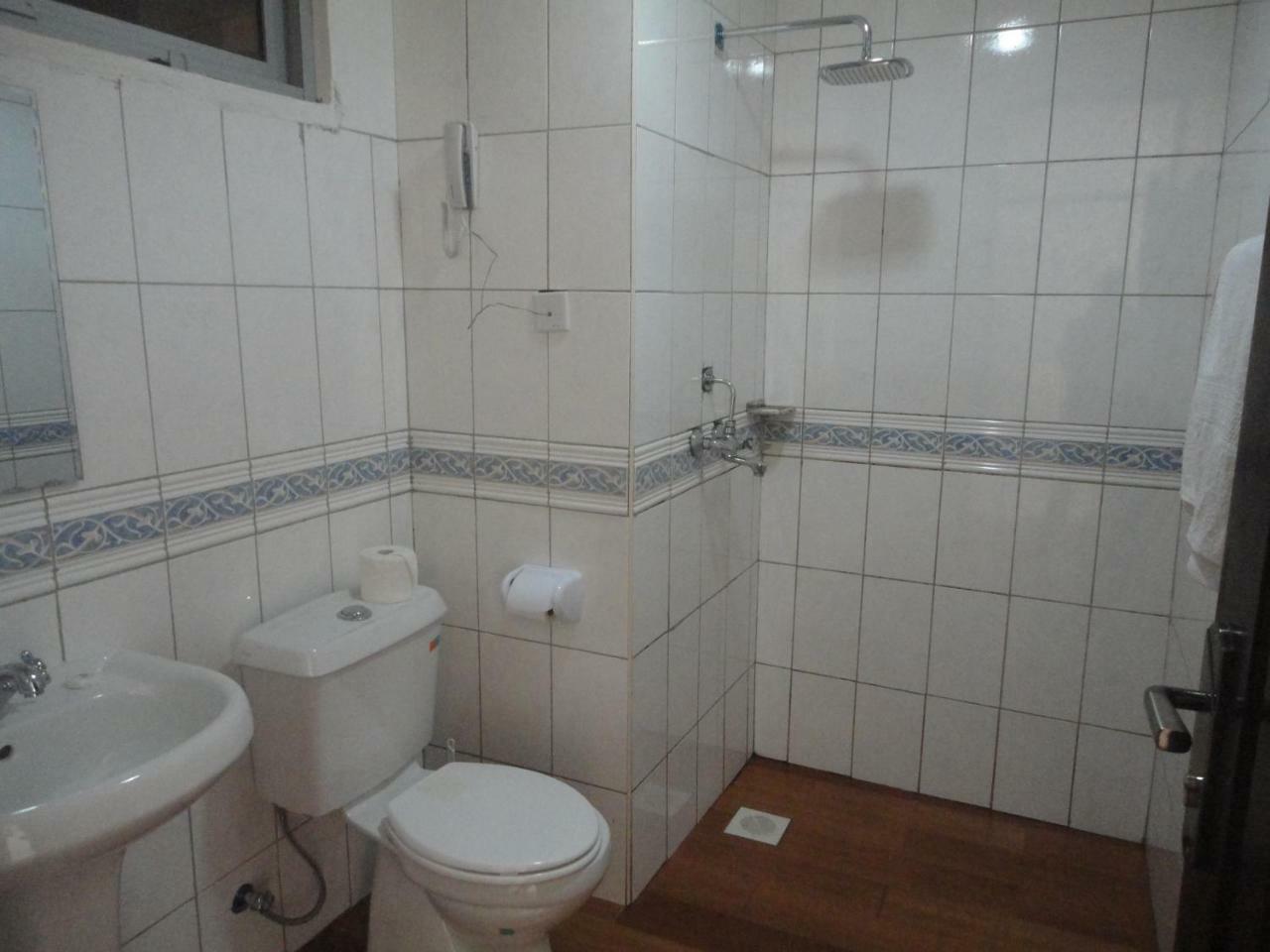 Entebbe Flights Motel Екстер'єр фото