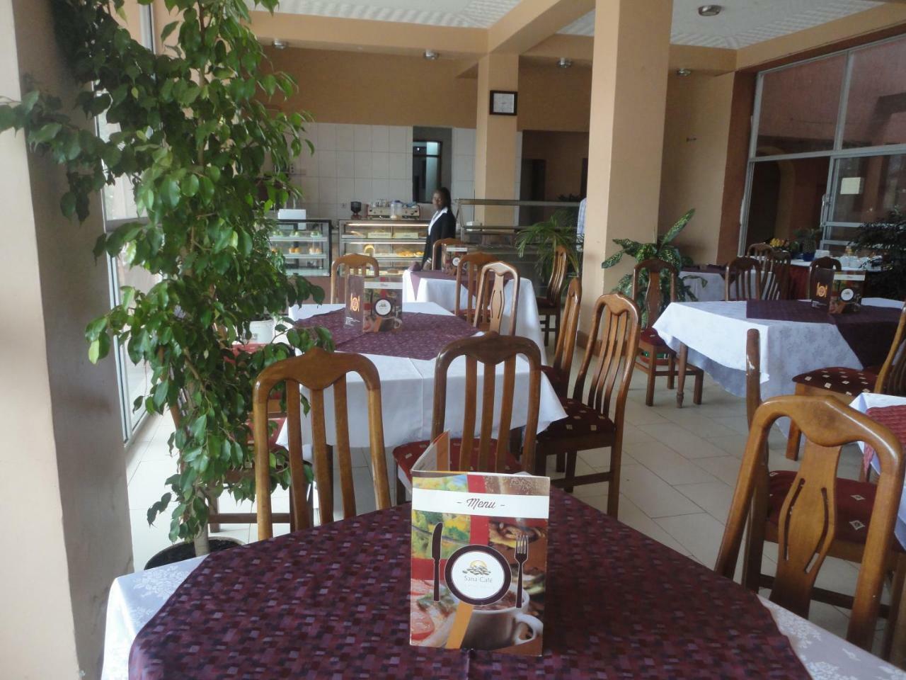 Entebbe Flights Motel Екстер'єр фото