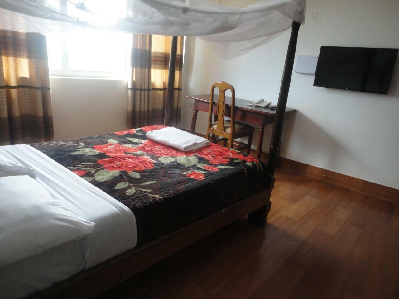 Entebbe Flights Motel Екстер'єр фото