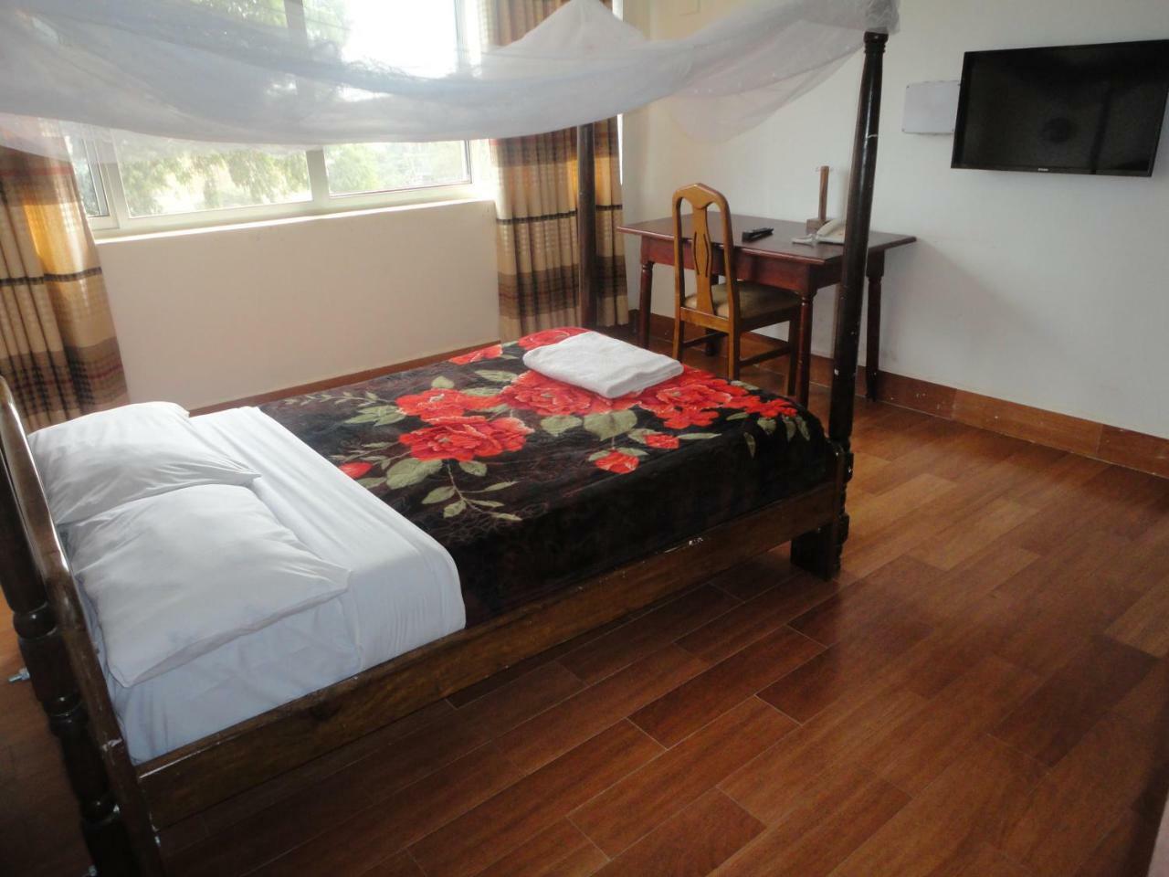 Entebbe Flights Motel Екстер'єр фото