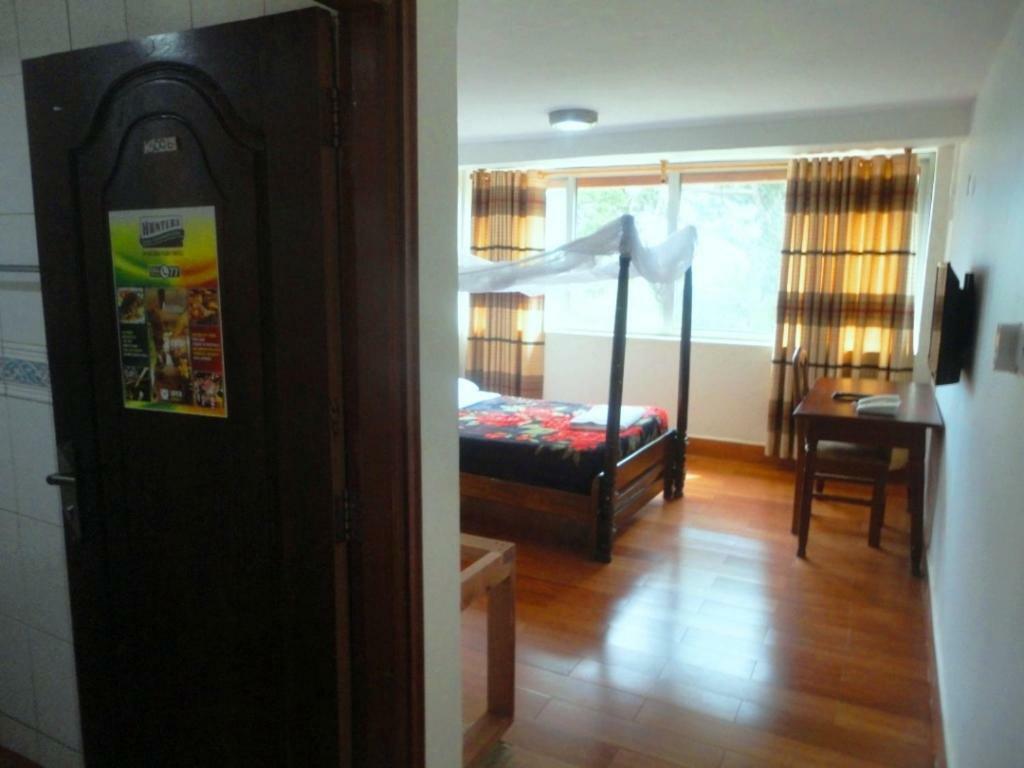 Entebbe Flights Motel Екстер'єр фото