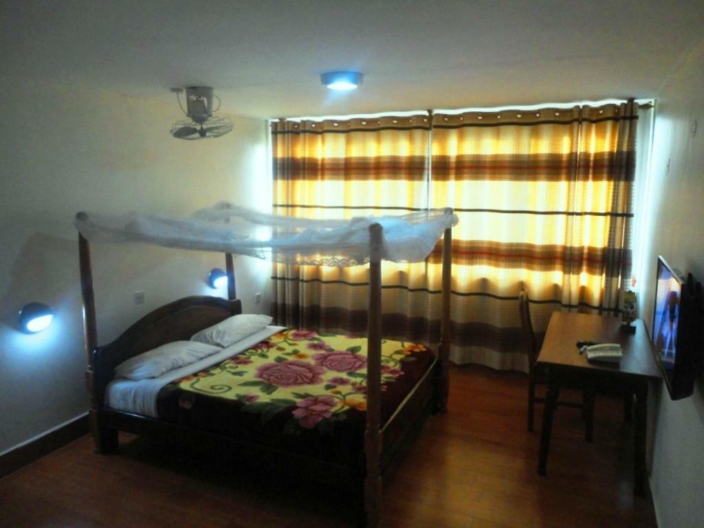 Entebbe Flights Motel Екстер'єр фото