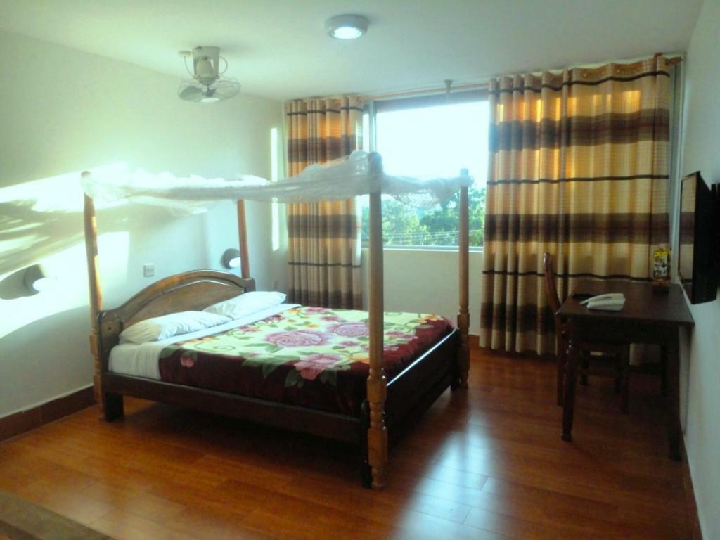 Entebbe Flights Motel Екстер'єр фото