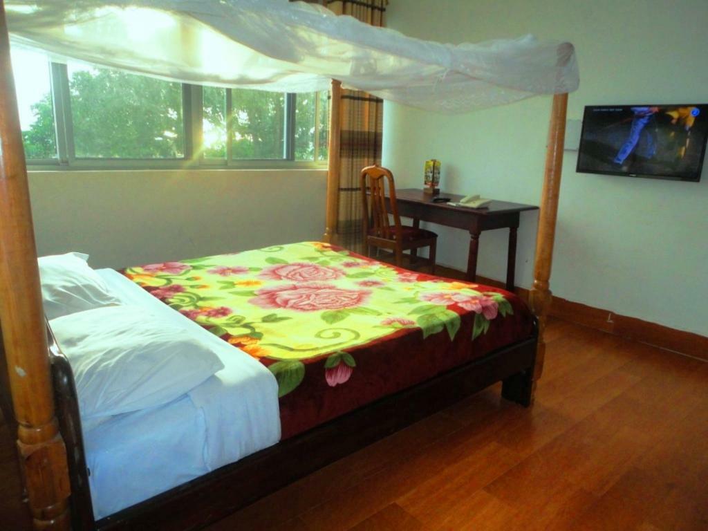 Entebbe Flights Motel Екстер'єр фото