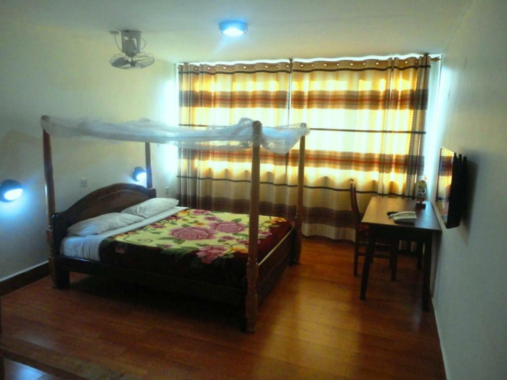 Entebbe Flights Motel Екстер'єр фото