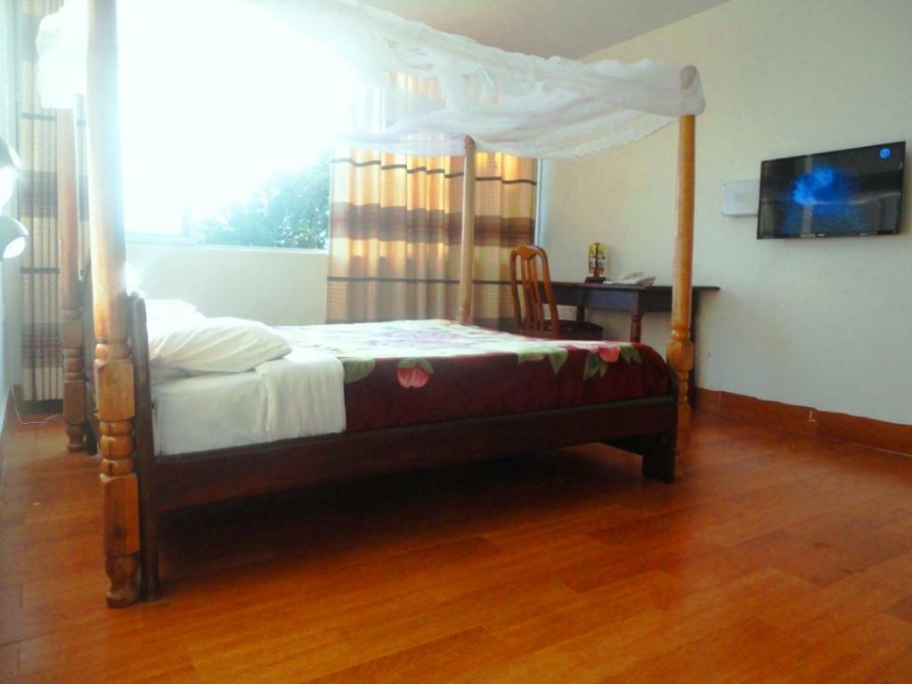 Entebbe Flights Motel Екстер'єр фото