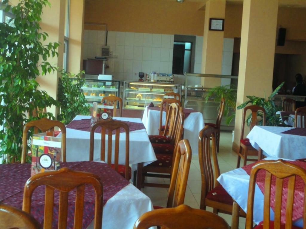 Entebbe Flights Motel Екстер'єр фото